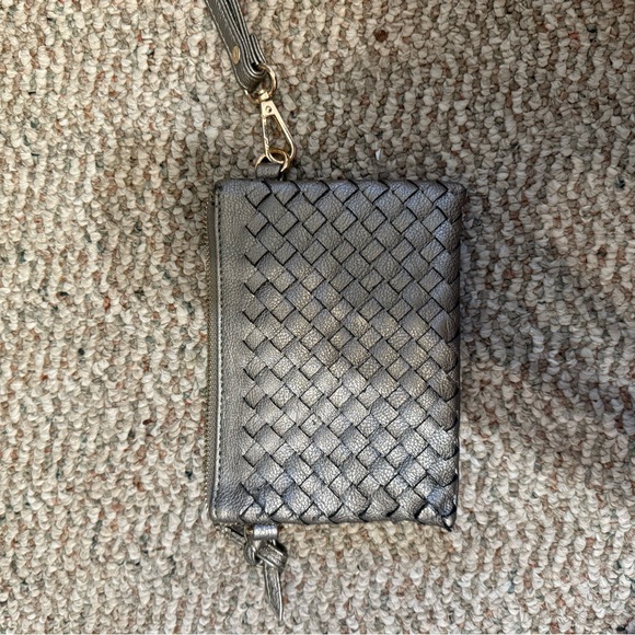 Charming Charlie Handbags - Charming Charlie Metallic Wristlet